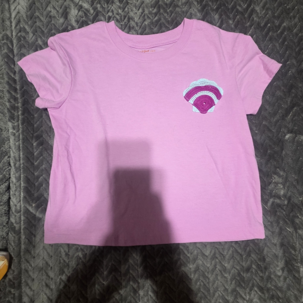 Cat & Jack Pink Short Sleeve Tee with Shell Accent Cropped